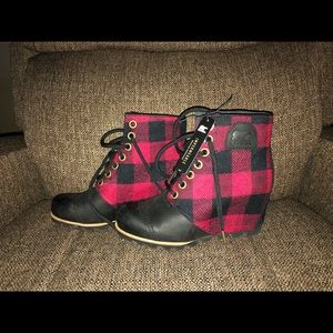 Sorel pdx plaid wedge boot